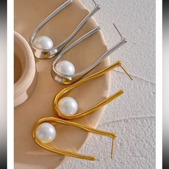 ✨ Elegant Gold Drop Earrings with Pearl Accent - Picture 6 of 7
